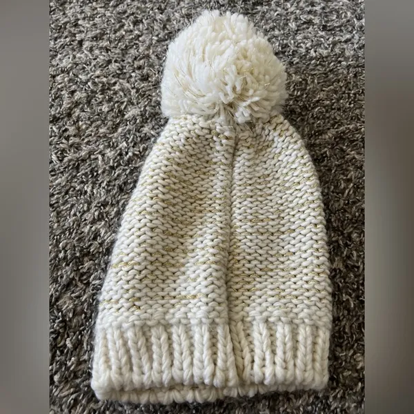 Aerie Women’s Winter Hat Ivory Knitted With Gold Sparkles Pom‎ Pom One Size - Image 5