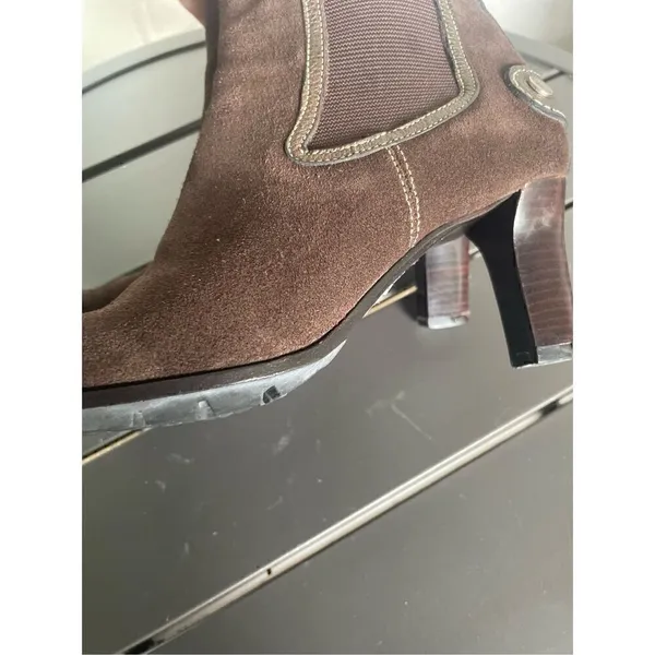 Cole Haan Suede Vibram Chelsea Ankle Boots Brown Size 7B - Image 9