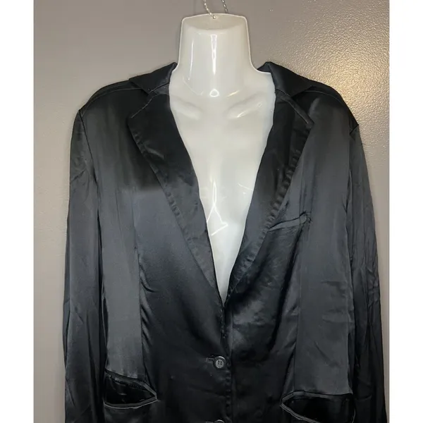 Express 100% Silk Women's Size Medium Two Button Black Single Breasted Blazer - Image 2