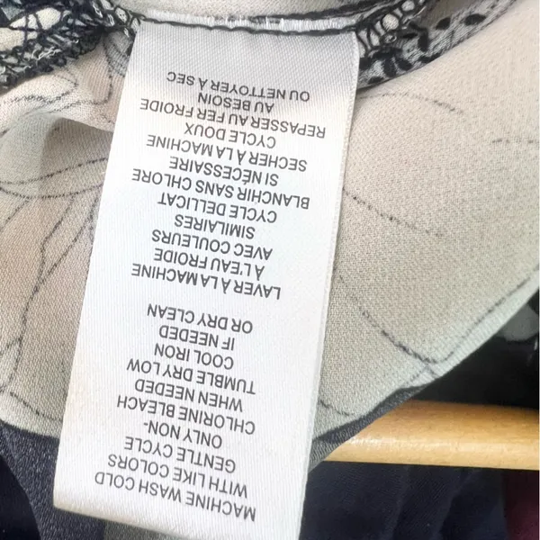Tahari Black Floral Long High Low Shirttail Hem Button-Up Blouse Top Size Medium - Image 9