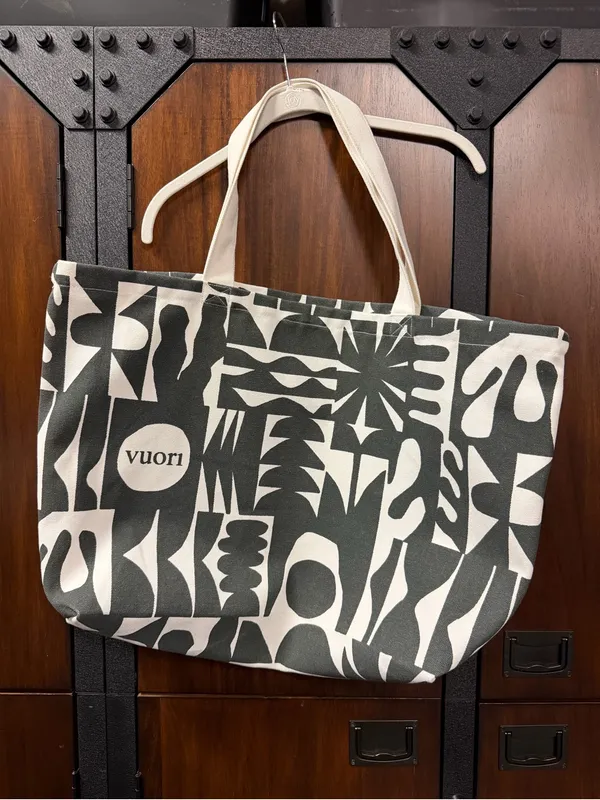 Vuori Green and White Graphic Canvas Tote! Perfect condition. Never used! - Image 2