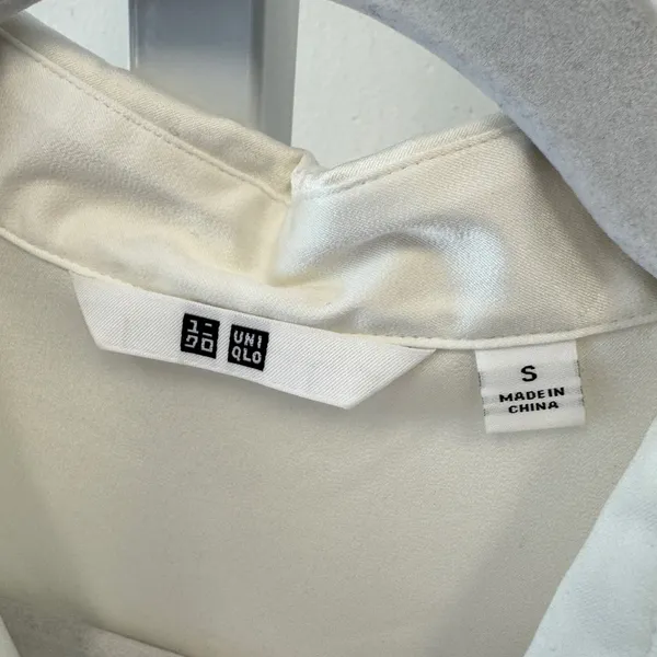 Uniqlo Womens Satin Long Sleeve Button Down Blouse Cream Off White 461887 Small - Image 6