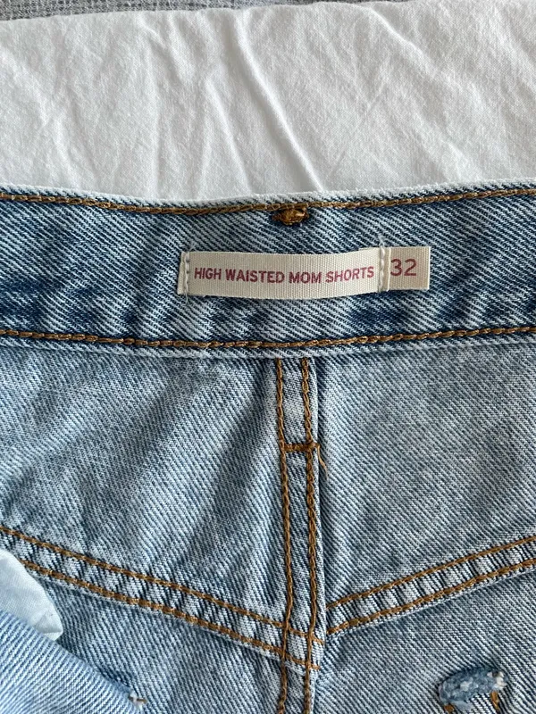 Levi’s High-Waisted Mom Shorts Denim - Image 5