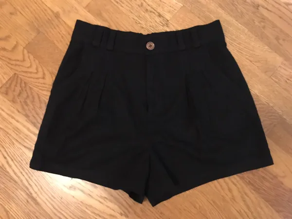 Black high waist pleated short size L - Image 7