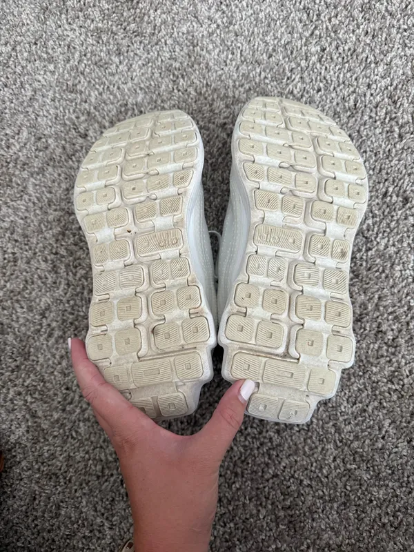 Alo Yoga Runner Sneakers White - Image 7