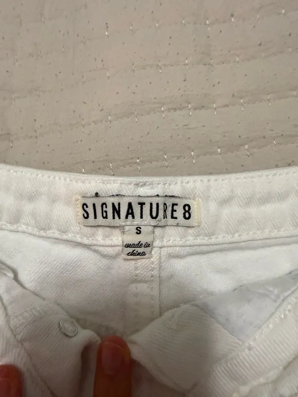 Signature 8 Shorts - Image 2