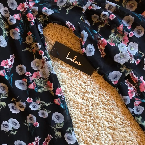 NWT Lulus Black Dress with Gray, pink & green florals 2 tier bell sleeves size S - Image 5