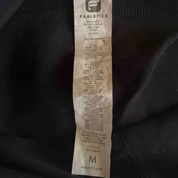 *30off3*‎ 
NWOT. Fabletics black yoga/workout pants - Image 2