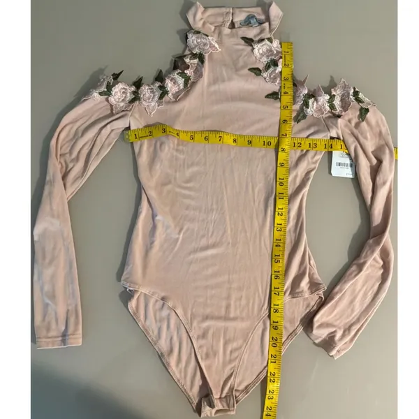 Sz Small '90s Vibe Pink Flower Applique Bodysuit Cold Shoulder - Image 3