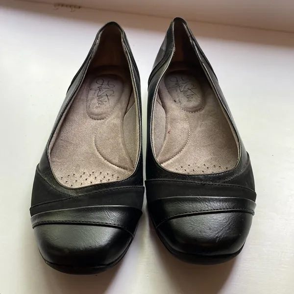 LifeStride Soft System Flats Black Shiny and‎ Suede Accents Neutral Slip On 7 - Image 4