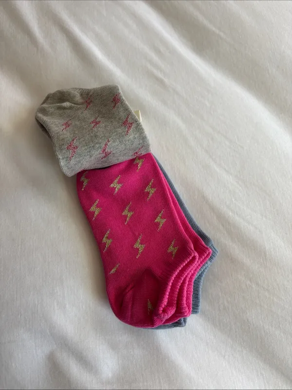 Aeropostale Ladies 3-Pack Ankle Socks in Gray, Pink, Blue W Lightening Bolts - Image 3