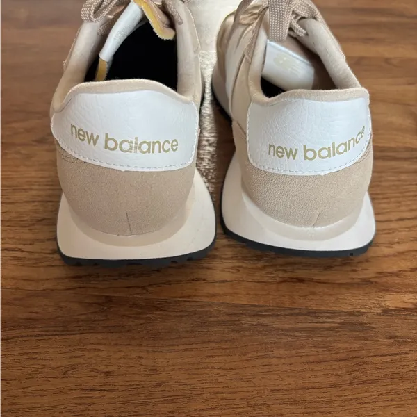 NWT New Balance Cream and White Casual Sneakers - Image 4