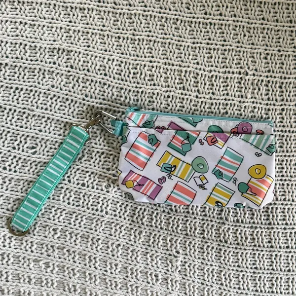 Thirty-One Colorful Beach Summer Patterned Zipper Bag Pouch with Keychain - Image 2