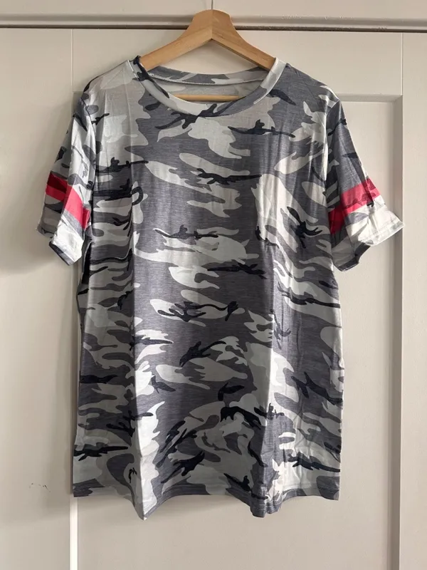 Grey Camo Pink Stripe Tee Gray Size XL - Image 2