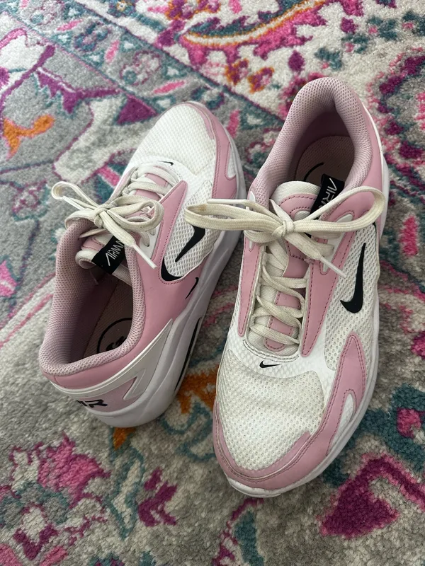 Women’s Nike Air Max - Image 2