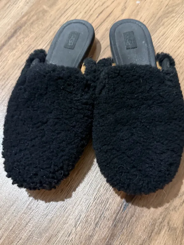 UGG Janaya Cozy Mule – Women’s Black Sheepskin Slip‑On (Size 7.5 ) - Image 3