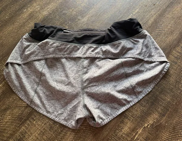Lululemon Women’s Speed Up Shorts 2.5" Black/Grey - Image 2