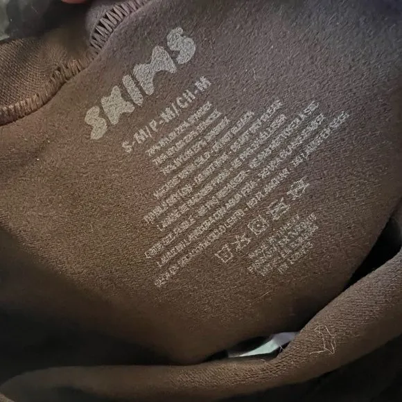 SKIMS Solution Short Exposed Shape wear in Cocoa Size‎ S-M - Image 4