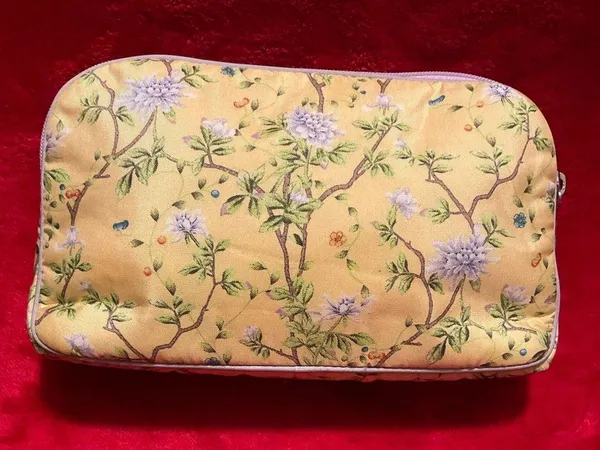 This is a nice Jim Thompson travel Makeup Bag - Image 2