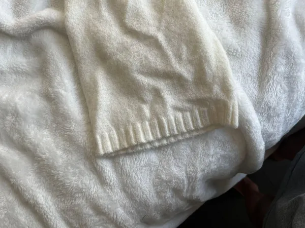 H&M Off White Sweater - Image 4