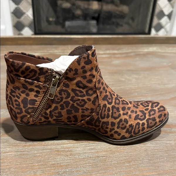 Sun +‎ Stone Leopard Print Ankle Booties Brown Side Zip Size 6 NIB - Image 4