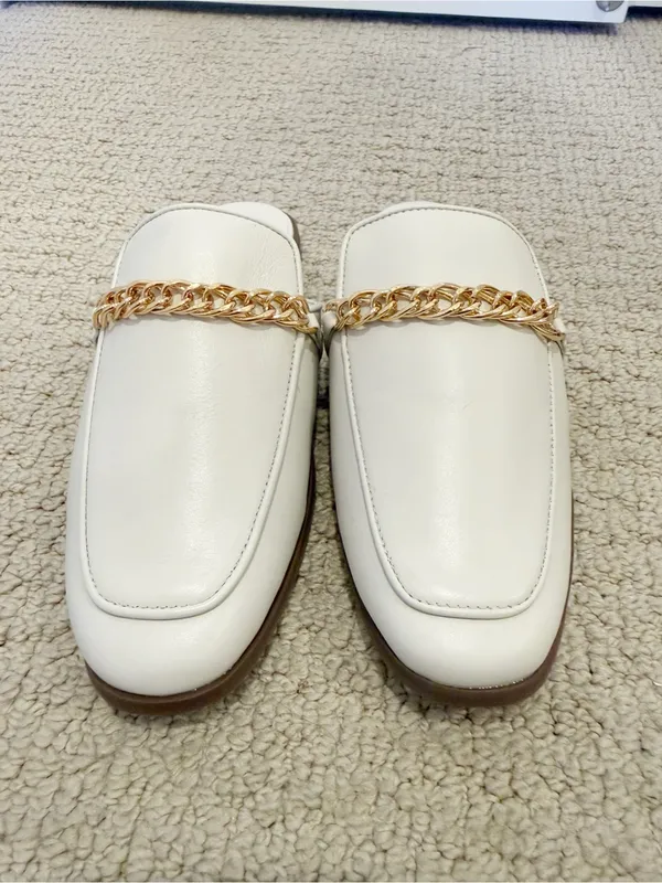 SCHUTZ Desmond Mules‎ Pearl Cream Leather Slip On Gold Chain NWOB EVEREVE - Image 3