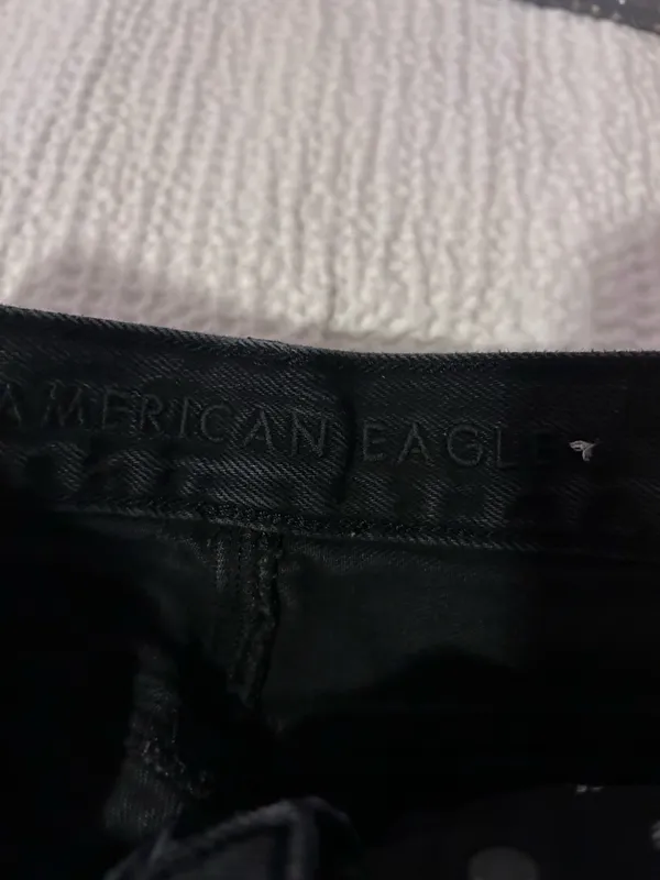 American Eagle Relaxed Mom Jeans Ripped Distressed - Image 3