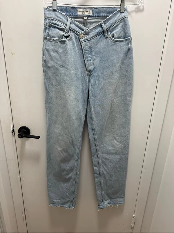 Abercrombie and Fitch The Dad High Rise 26 Light wash Curve Love - Image 4
