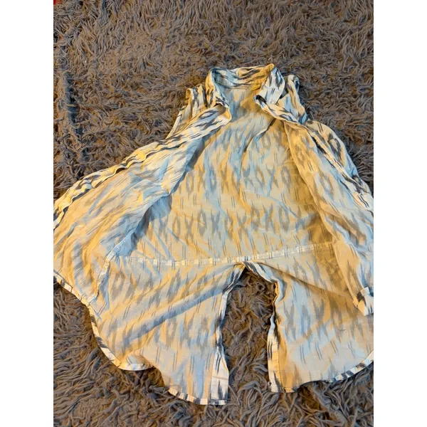 Faded Glory Womens Small Blue White Ikat Sleeveless Button Down Shirt Split Back - Image 2
