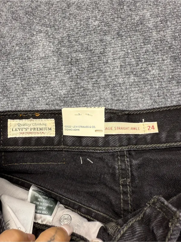 Levi’s Womans 24 Straight Ankle NWT Distressed Black Straight-Leg Jeans - Image 5