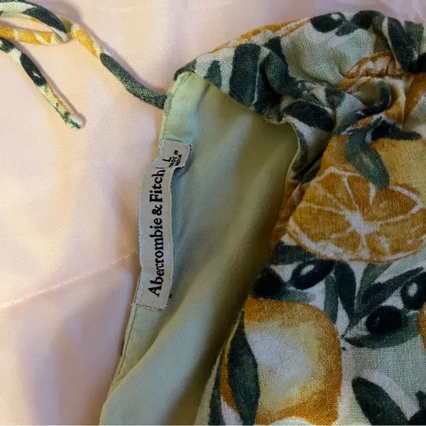 Abercrombie & Fitch Linen Blend Lemon V Neck Cropped Tank Top - Image 6