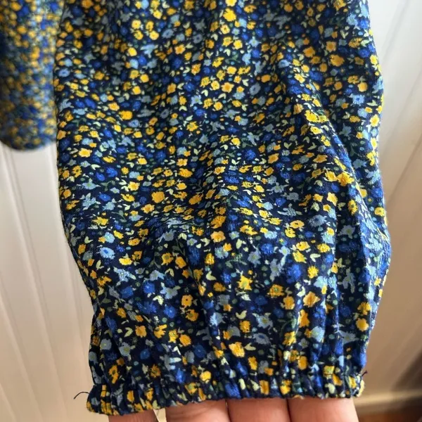 Croft & Barrow women Blue and Yellow Floral Top long sleeeve. - Image 4