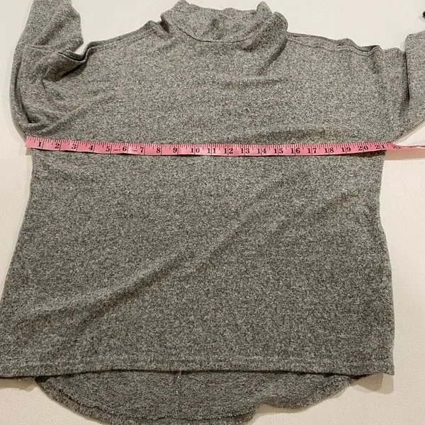 Hummingbird Gray Mock Neck Long Sleeve Top – Soft Knit Basic Size L - Image 4