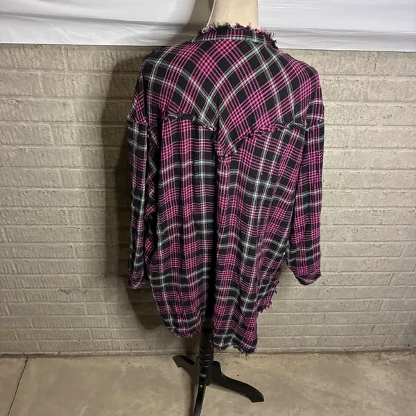 Free People Pink Black Plaid Fringe Duster Flannel‎ Oversized Medium - Image 3