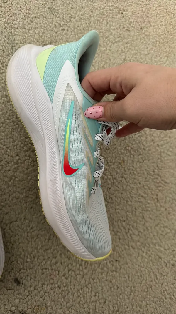 Nike Zoom Sneakers Women’s - Image 4