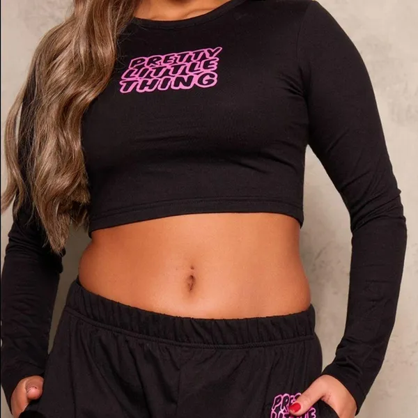 New Prettylittlething Black Branded Cotton Long Sleeve Croped Fitted Shirt - Image 2