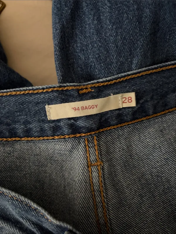 Women's Levi's '94 Baggy Jeans Size 28 - Image 3