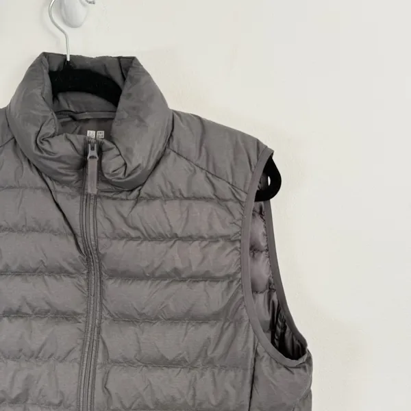 Uniqlo Grey Puffer Down Vest Packable‎ Travel Full Zip Nylon Womens XS - Image 3