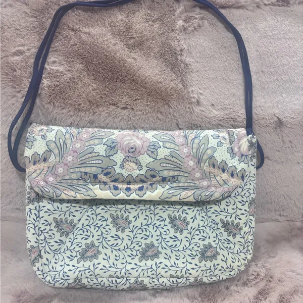 The Red Mill Collection by Karol Lynne – Quilted Floral Fabric Shoulder Bag - Image 4