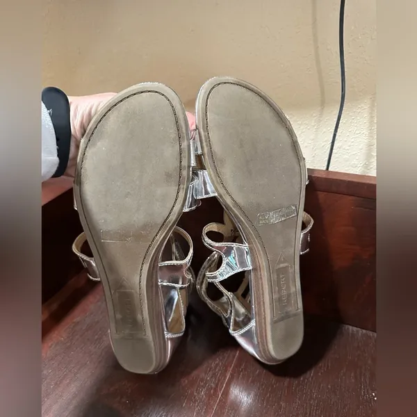 Report Silver Geometric Flat Sandals Size 9 - Image 7
