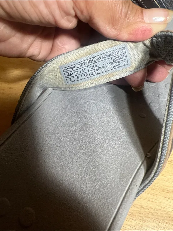 Vionic Silver Gray Thong Sandals - Image 7