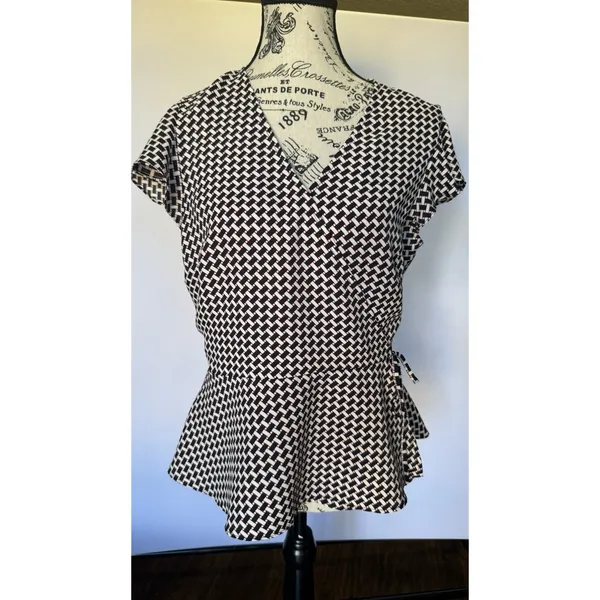 Tommy Hilfiger Women's M Wrap Blouse Geometric Print Flutter Sleeve Tie Waist - Image 2