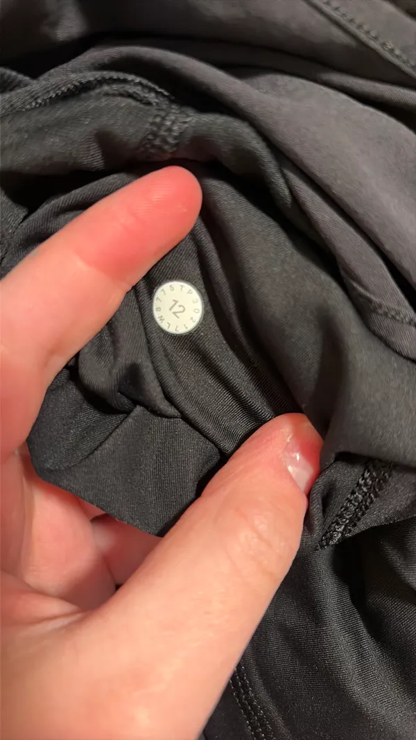 Lululemon Shorts Hotty Hot 2.5" - Image 4