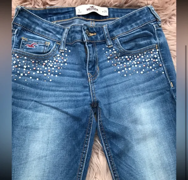 Hollister embellished light wash skinny jeans. Size 3. They are skinny. Have studs/bling around front pockets. They are new. - Image 2