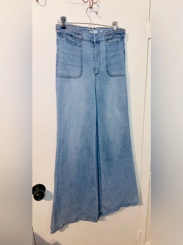 A Loves A Light Wash High Rise Wide Leg Jeans Size 26 Lattice Belt Flare - Image 4