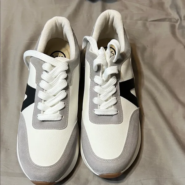 Elegant Women's Sneakers in White, Gray, and Black - Image 5