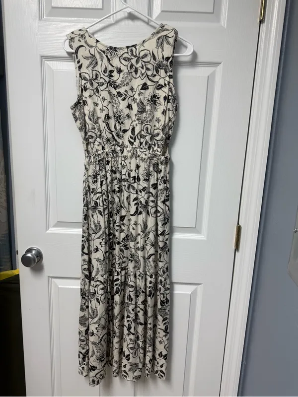 Sincerely Jules Black and White Floral Maxi Dress - Image 2