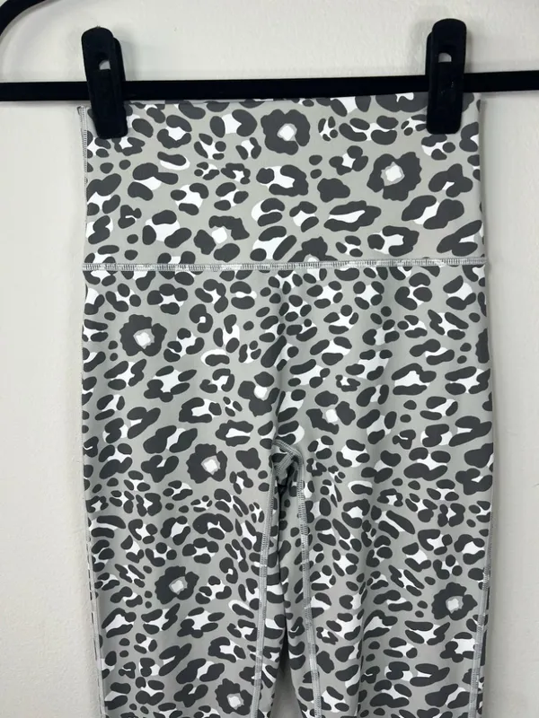 Offline by Aerie Goals 7/8 High Rise Leggings Gray Cheetah Yoga Pilates FLAW Sm - Image 2
