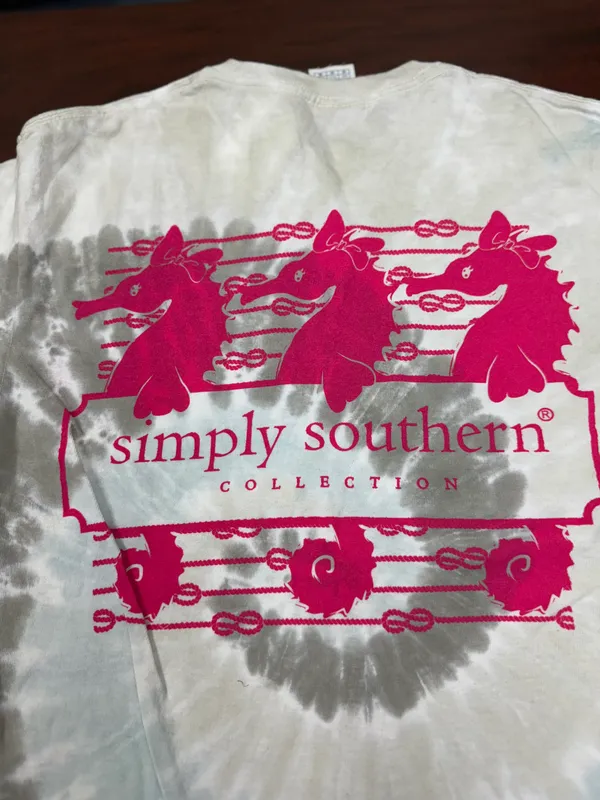 Simply Southern NWT Tie Dye Seahorse Logo Short Sleeve Tee Size Medium - Image 3