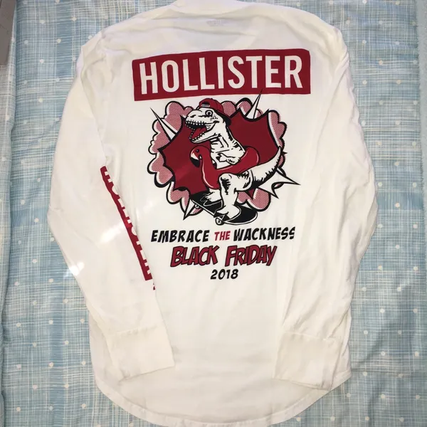 Hollister Long Sleeve Graphic Tee - Image 3